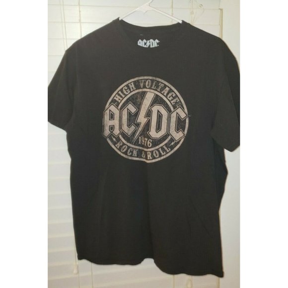 AC/DC High Voltage 1976 Rock And Roll Music Band Men's T-Shirt Size L UB1 - Picture 2 of 9